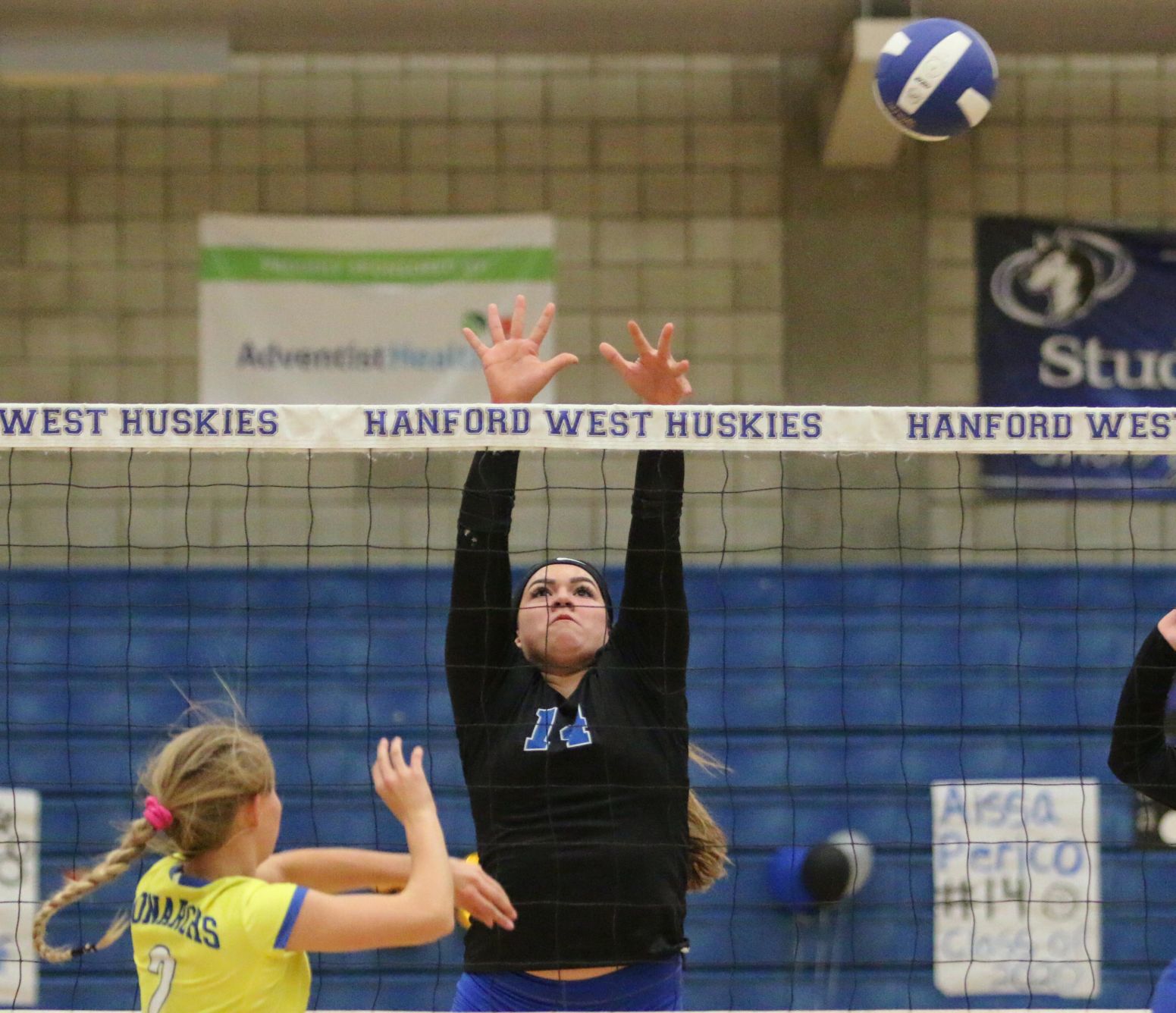 Huskies show heart in loss to Monarchs on Senior Night